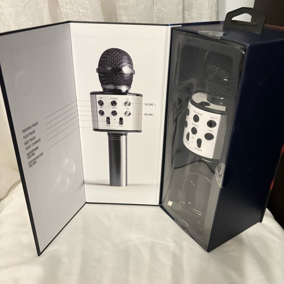 Wireless Karaoke Microphone - Bluetooth Karaoke
Microphone Speaker Singalong - Picture 7 of 11